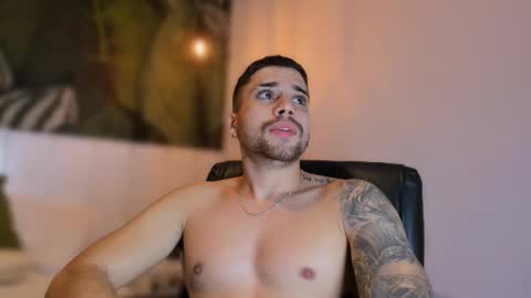 Snapshot of mike_montoya chatting on November 24, 4:01 am Mike Montoya online show from November 24, 4:01 am