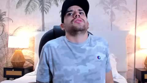 Snapshot of mike_montoya chatting on December 14, 5:13 am Mike Montoya online show from December 14, 5:13 am