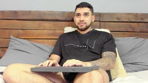 Snapshot of mike_montoya chatting on February 6, 3:00 am Mike Montoya online show from February 6, 3:00 am