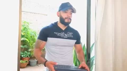 Snapshot of mike_savage3 chatting on May 14, 12:12 pm Mike online show from May 14, 12:12 pm