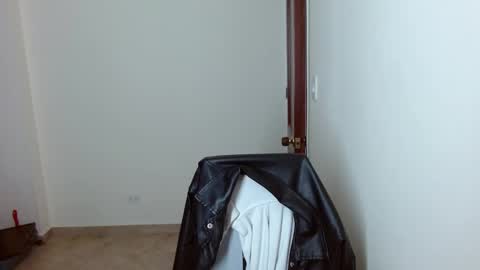 mike_smith03 online show from April 21, 3:17 pm