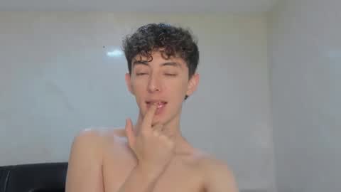 Snapshot of mikebelf4 chatting on November 22, 12:31 am Mikebelf4 online show from November 22, 12:31 am