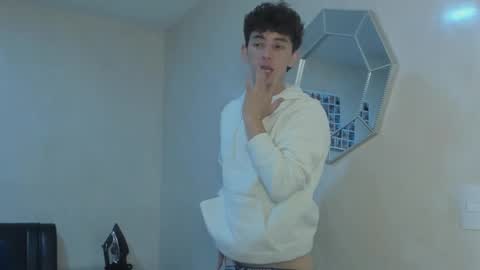 Snapshot of mikebelf4 chatting on November 24, 4:45 am Mikebelf4 online show from November 24, 4:45 am