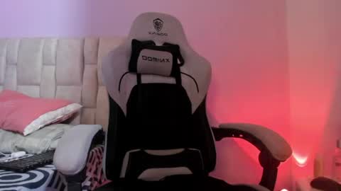 mikebradley15 online show from April 22, 3:35 pm