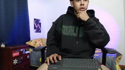 Snapshot of mikedick_420 chatting on March 2, 12:09 am mikedick_420 online show from March 2, 12:09 am