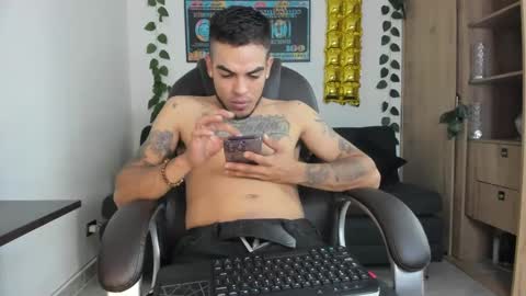 mikee_scooth online show from December 29, 7:17 am