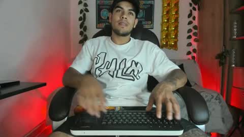 mikee_scooth online show from January 8, 7:45 pm