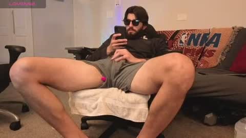 Snapshot of mikehawk1589 chatting on August 1, 7:18 am mikehawk1589 online show from August 1, 7:18 am