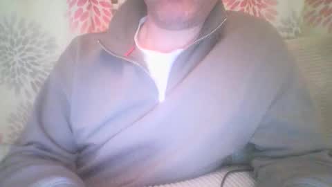 Snapshot of mikehockishuge9 chatting on February 22, 12:45 am mikehockishuge9 online show from February 22, 12:45 am