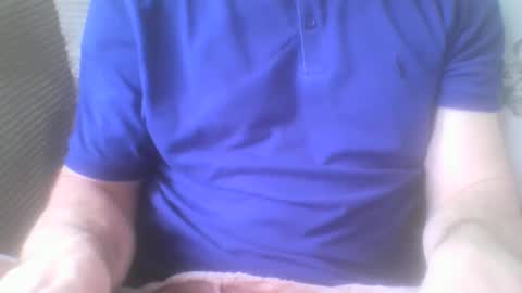 Snapshot of mikehockishuge9 chatting on April 12, 11:04 am mikehockishuge9 online show from April 12, 11:04 am