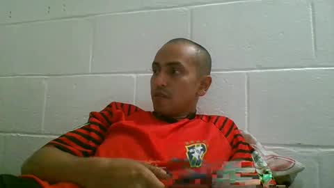 Snapshot of mikelgold1 chatting on December 5, 2:42 am mikelgold1 online show from December 5, 2:42 am