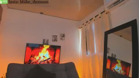 Snapshot of mikethomson01 chatting on December 4, 6:28 pm Mike online show from December 4, 6:28 pm