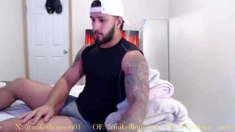 Snapshot of mikethomson01 chatting on October 29, 9:38 pm Mike online show from October 29, 9:38 pm