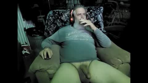 Snapshot of mikevm420 chatting on December 5, 10:12 pm mike online show from December 5, 10:12 pm