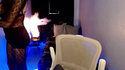 Mistress MikeyAlawi online show from February 23, 5:05 am