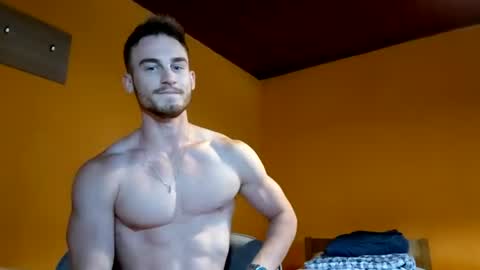 Snapshot of mikeygooner chatting on August 10, 5:22 am Mikeygooner online show from August 10, 5:22 am