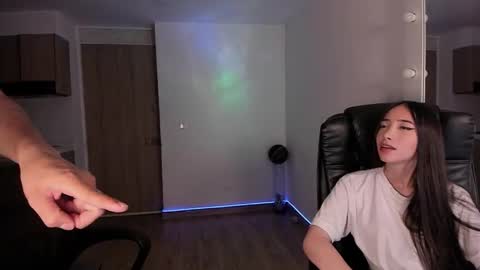 Snapshot of mikeyvioleta chatting on October 10, 1:37 am VIOLETAMIKE online show from October 10, 1:37 am