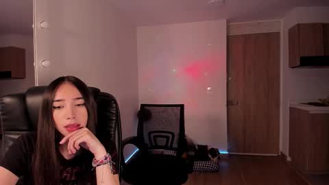 Snapshot of mikeyvioleta chatting on October 14, 5:30 am VIOLETAMIKE online show from October 14, 5:30 am