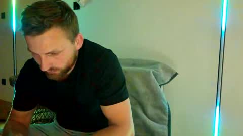 mikhael767676 online show from May 30, 9:12 pm
