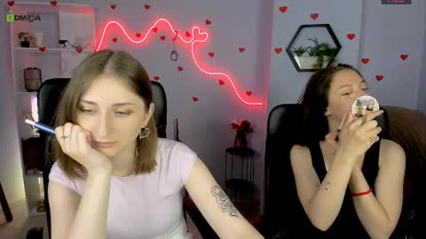 Snapshot of miki_nikki chatting on May 19, 5:58 am Miki online show from May 19, 5:58 am
