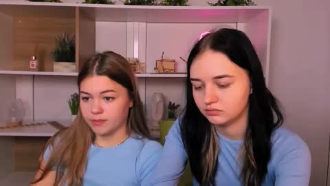 miki_ti online show from October 23, 8:35 am