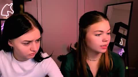 miki_ti online show from October 24, 9:06 am