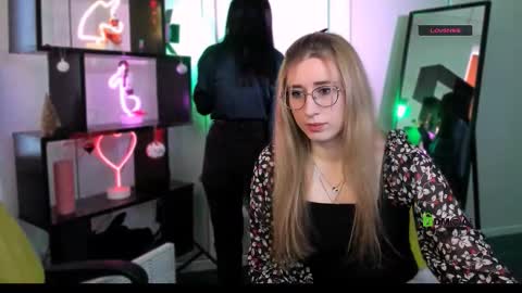 Snapshot of miki_ti chatting on January 12, 12:32 pm miki_ti online show from January 12, 12:32 pm