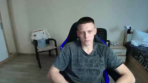 Snapshot of mikimaus0101 chatting on June 6, 4:01 pm Michael online show from June 6, 4:01 pm