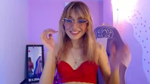 Snapshot of mikka_ela chatting on September 13, 2:39 pm Mikka 3 online show from September 13, 2:39 pm