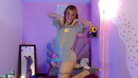 Snapshot of mikka_ela chatting on September 24, 1:47 pm Mikka 3 online show from September 24, 1:47 pm