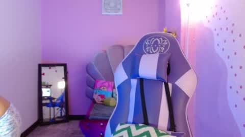 Snapshot of mikka_ela chatting on October 9, 1:31 pm Mikka 3 online show from October 9, 1:31 pm