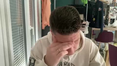 miklp8463 online show from April 13, 9:04 am