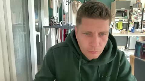 miklp8463 online show from April 22, 8:06 am