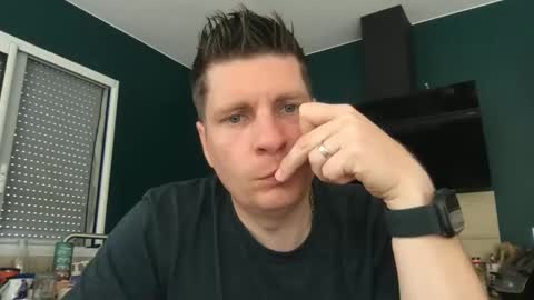 Snapshot of miklp8463 chatting on April 28, 8:41 am miklp8463 online show from April 28, 8:41 am