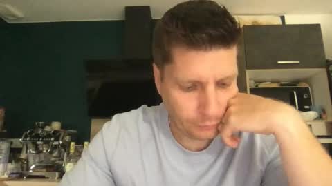 Snapshot of miklp8463 chatting on June 2, 7:32 am miklp8463 online show from June 2, 7:32 am