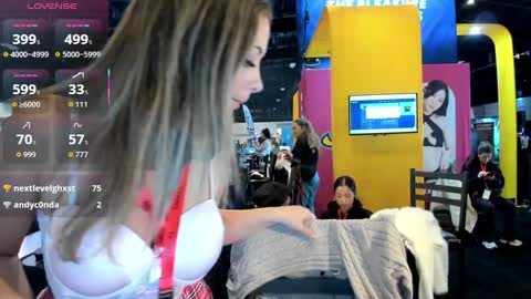 Snapshot of mikmagik chatting on October 17, 10:01 pm Mikaylah online show from October 17, 10:01 pm