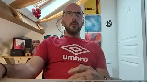 Snapshot of mikmik91 chatting on December 24, 2:33 pm mikmik91 online show from December 24, 2:33 pm