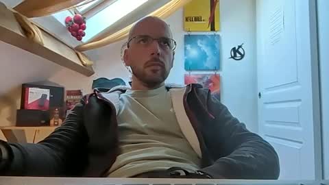 Snapshot of mikmik91 chatting on December 26, 11:32 am mikmik91 online show from December 26, 11:32 am