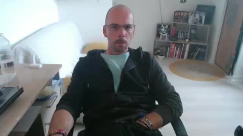 Snapshot of mikmik91 chatting on September 10, 1:00 pm mikmik91 online show from September 10, 1:00 pm