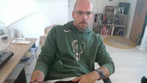 Snapshot of mikmik91 chatting on September 12, 8:58 am mikmik91 online show from September 12, 8:58 am