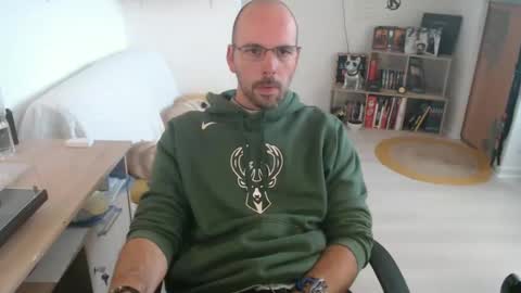 Snapshot of mikmik91 chatting on September 24, 9:45 am mikmik91 online show from September 24, 9:45 am