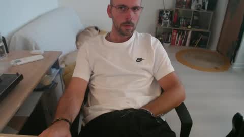 Snapshot of mikmik91 chatting on September 25, 10:30 am mikmik91 online show from September 25, 10:30 am