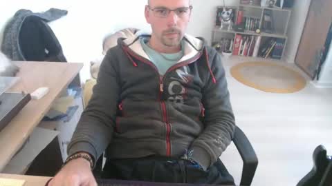 Snapshot of mikmik91 chatting on October 1, 9:48 am mikmik91 online show from October 1, 9:48 am