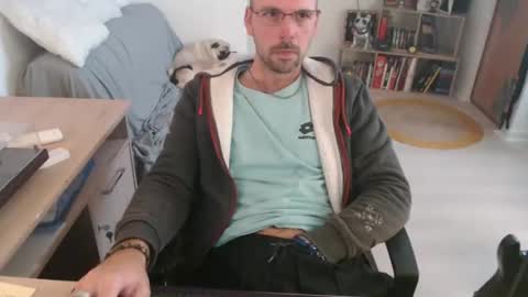 Snapshot of mikmik91 chatting on October 8, 9:07 am mikmik91 online show from October 8, 9:07 am