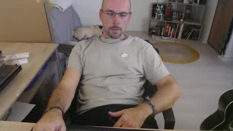 Snapshot of mikmik91 chatting on October 28, 3:58 pm mikmik91 online show from October 28, 3:58 pm