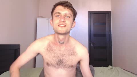 Snapshot of mikw63 chatting on June 4, 6:52 am Sin online show from June 4, 6:52 am