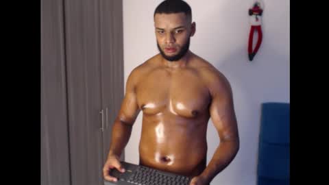 Snapshot of miky_xxx chatting on November 26, 9:27 pm Miky online show from November 26, 9:27 pm