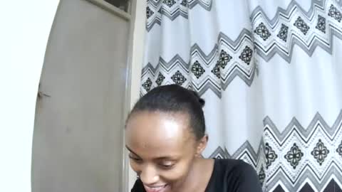 Snapshot of mil_milon chatting on June 23, 7:45 pm Milo online show from June 23, 7:45 pm