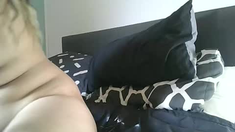 mila_2416 online show from June 9, 3:51 am