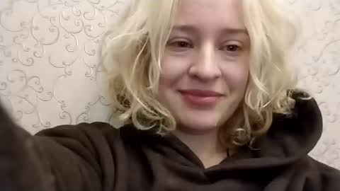 Snapshot of mila_420 chatting on September 10, 9:09 am Mila 420 online show from September 10, 9:09 am